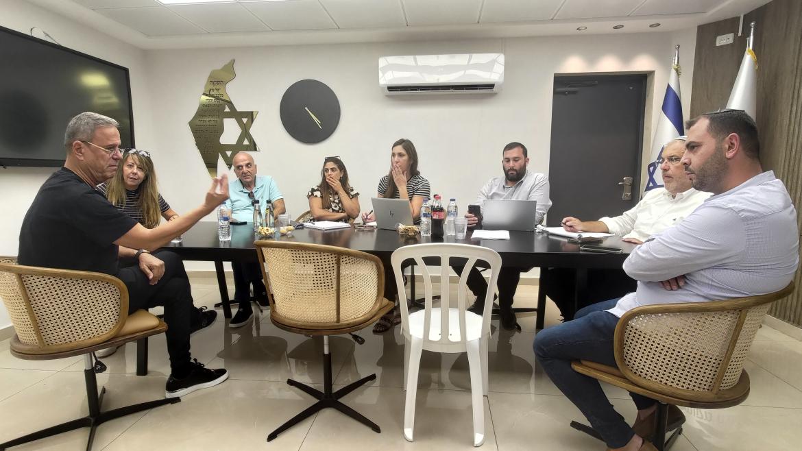 פגישה עם חברת ברזני