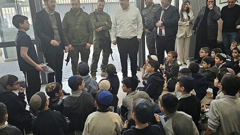 ילדי גבעת זאב מחבקים את החיילים מאות משלוחי מנות הוכנו לחיילים (5).jpeg